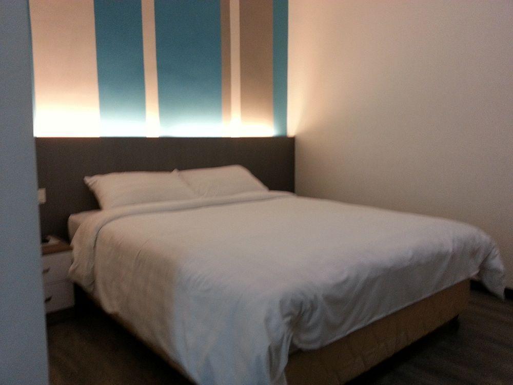 Yan Hotel 2*