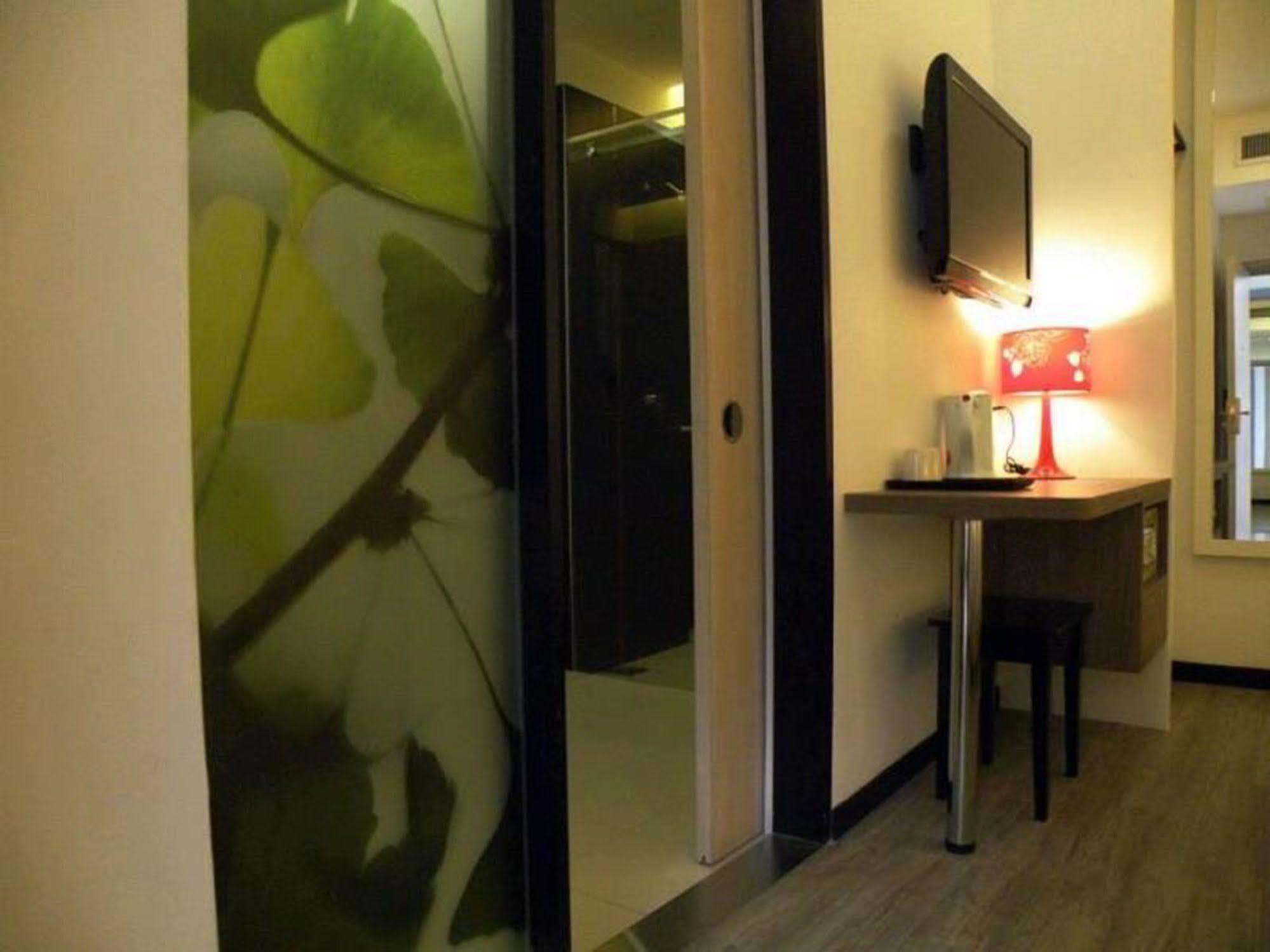 Yan Hotel 2*