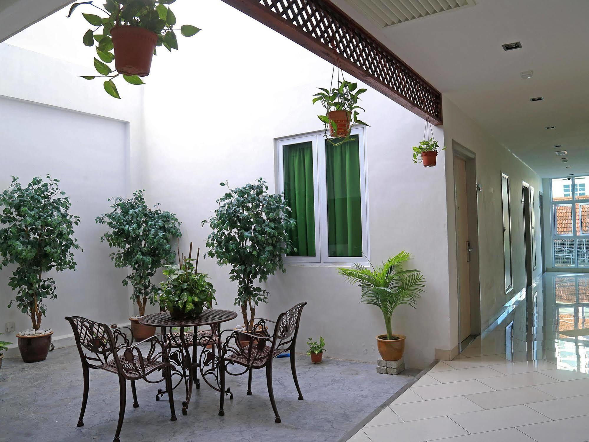 Yan Hotel